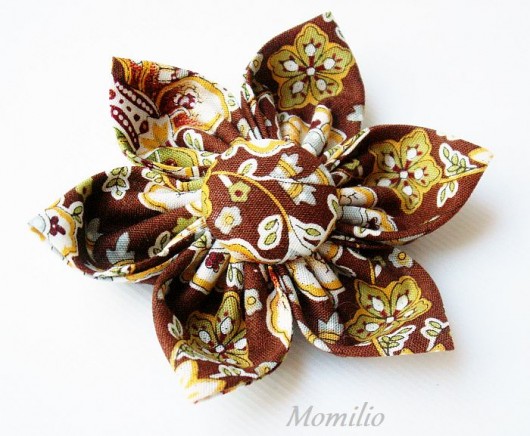 Momilio flower brooch Momilio