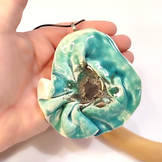 wisiory Wisiorek, naszyjnik ceramiczny "Kwiat Maku"