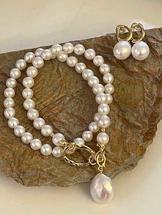 komplet biżuterii Ekskluzywny komplet złoty z perłami - naszyjnik i kolczyki