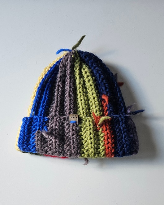 czapki damskie Czapka "Kolorowe Pasmo"