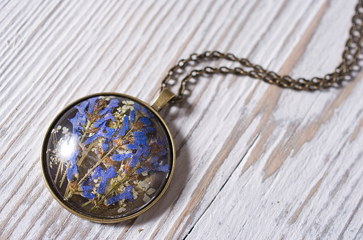 Okrągły naszyjnik z żywicy z lawendą So Jewelry