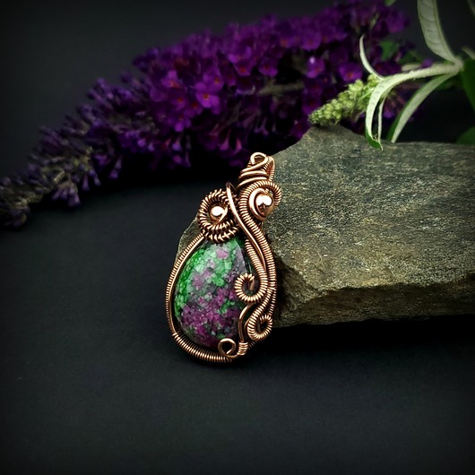 wisiory Zoisyt z rubinem wisiorek wire wrapping