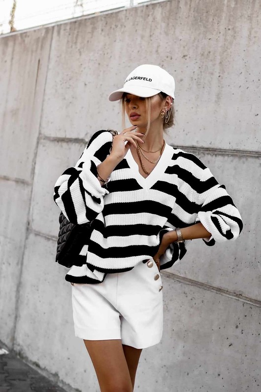 swetry damskie  Sweter oversize z dekoltem w serek PARIS BLACK