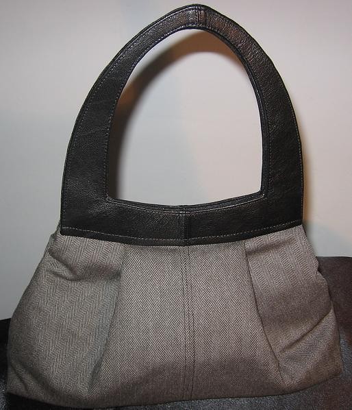 Grey & Black Magdalena24
