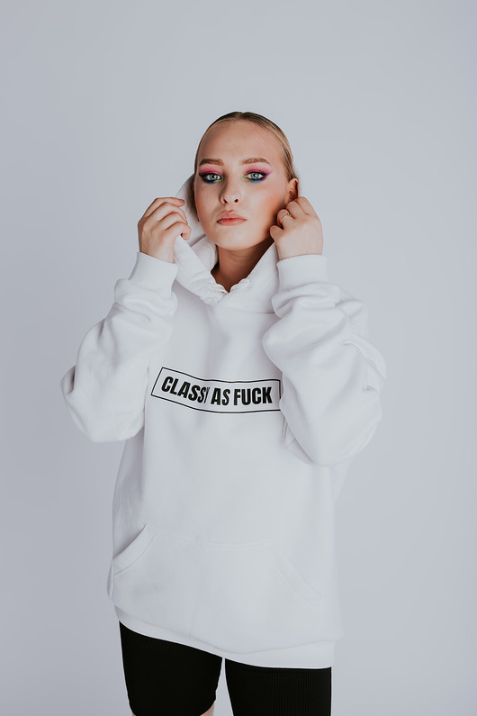 bluza z kapturem damska Biała bluza z czarnym napisem CLASSY AS FUCK z kapturem