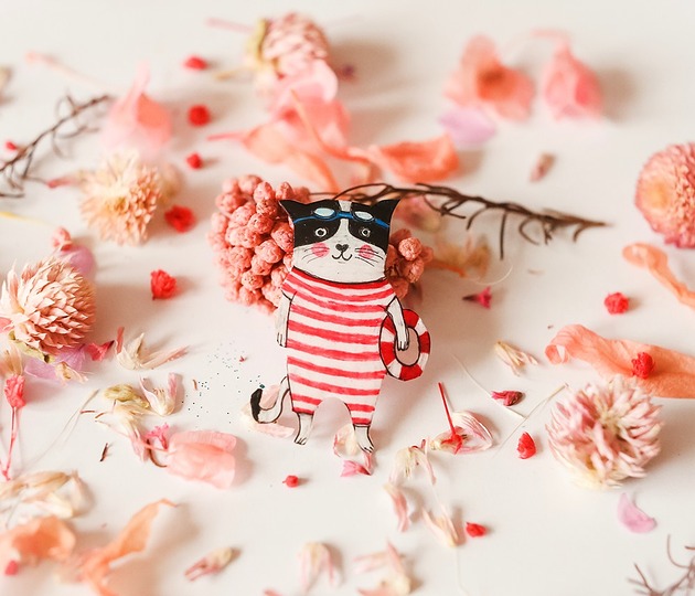 broszki Broszka  Kotka Wiesia plażowiczka