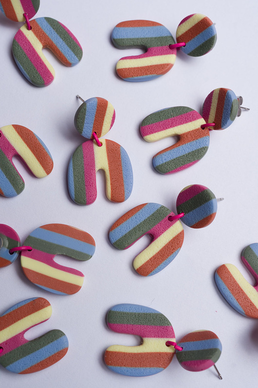 kolczyki z masy plastycznej Wiszące kolczyki sztyfty MINI w paski