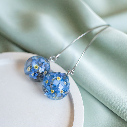 kolczyki z żywicy Kolczyki z niezapominajkami