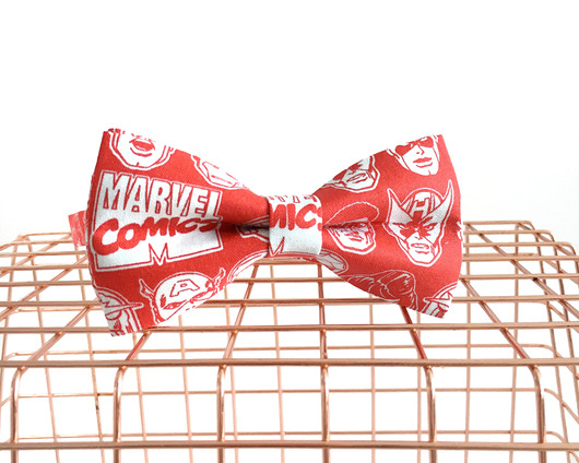 Marvel. Czerwona mucha z superbohaterami Maja Allure