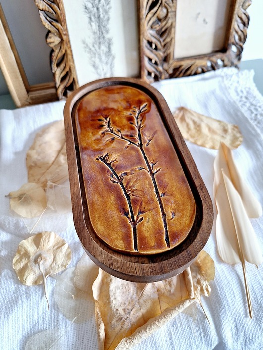 Ozdoby na ścianę Ceramiczna podstawka w drewnie