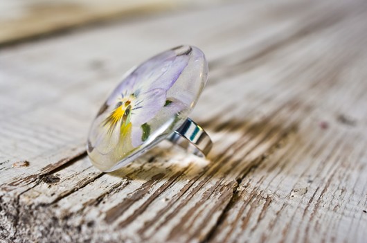 Pierścionek z suszonym bratkiem So Jewelry