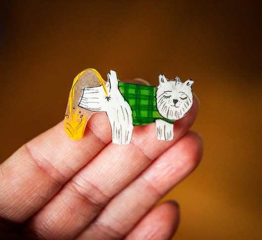 przypinki Przypinka z sikającym psem Januszem