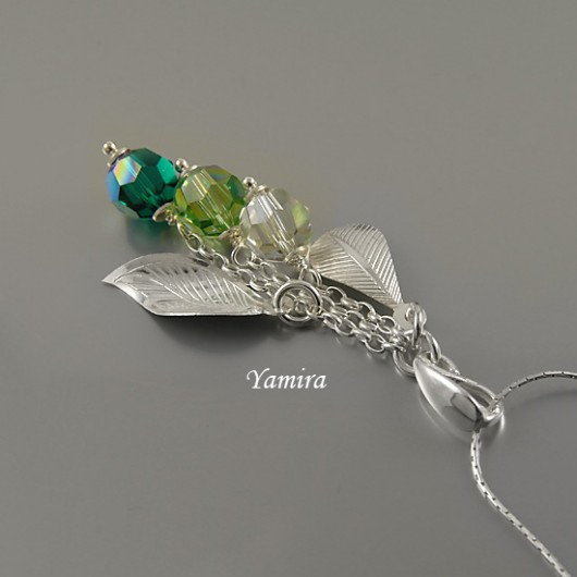 wisiorek - kryształ Swarovski green trio color yamira