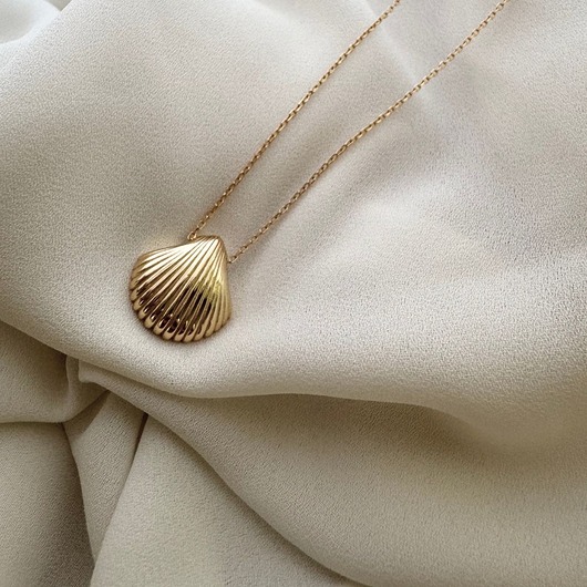 złote naszyjniki Naszyjnik srebrny pozłacany - Muszla