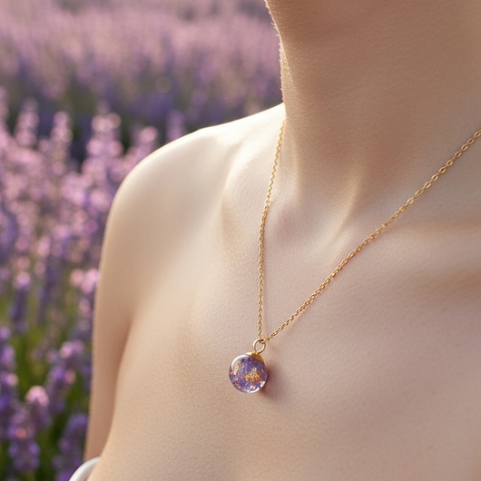 złote naszyjniki Naszyjnik z Fioletowym Kwiatkiem