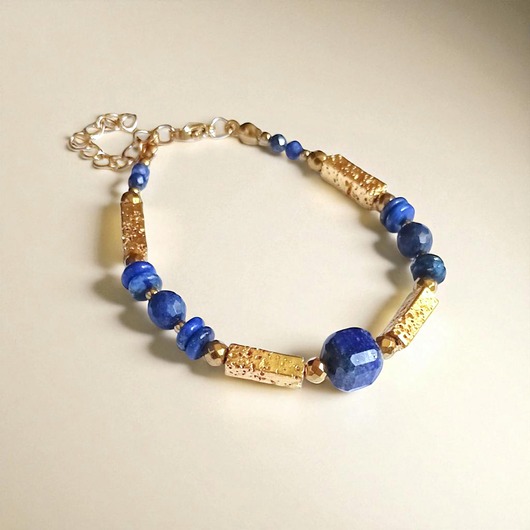 bransoletki z kamieni naturalnych Bransoletka LAPIS LAZULI i  LAWA : granatowo - złota : vol. II