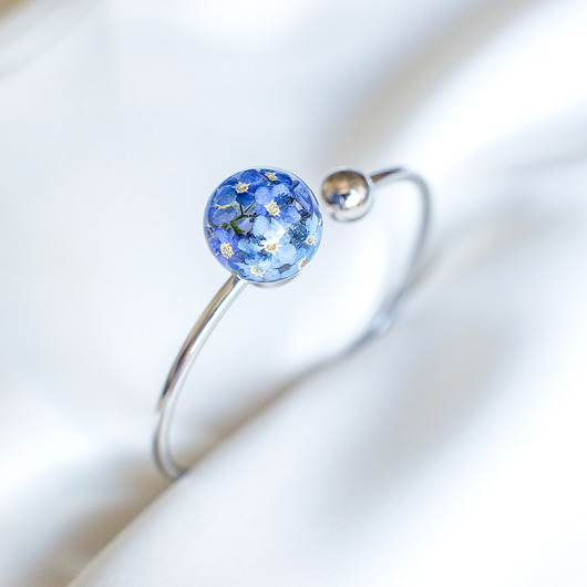 bransoletki z żywicy Bransoletka z niezapominajkami