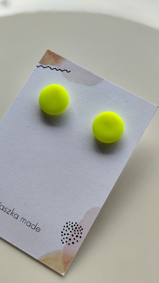 kolczyki z masy plastycznej Kolczyki neonowe