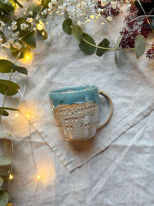 kubki Kubek z napisem "Life's Better With A Cup Of Coffee", turkus