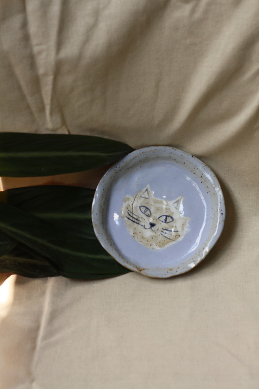 talerze, miski OUTLET Talerz z kotem błękitny ręcznie robiona ceramika