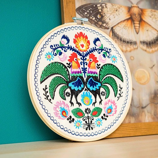 Ozdoby na ścianę Koguty łowickie - ecru, haft w tamborku 20 cm
