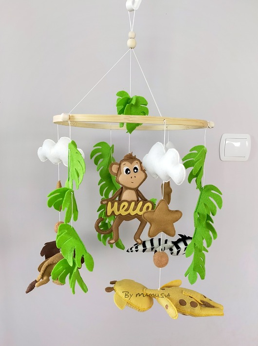 karuzele i girlandy do łóżeczka Karuzela safari z imieniem, zebra, żyrafa, lew i małpka handmade