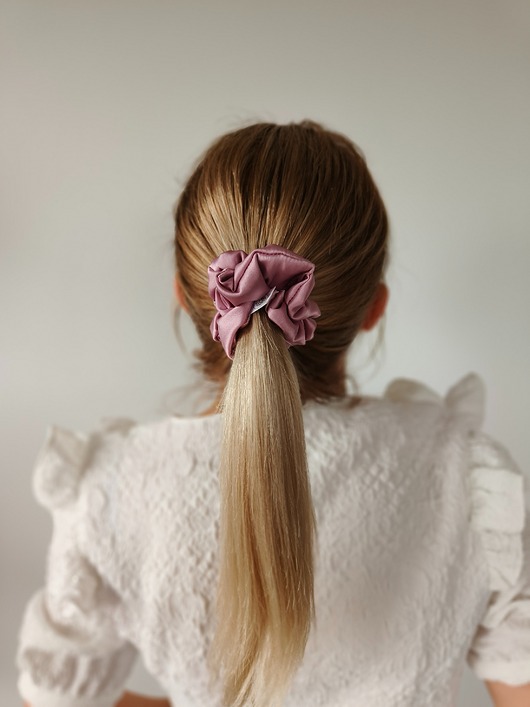 gumki do włosów Satynowa gumka satynowa scrunchie owijka frotka brudny róż MIDI
