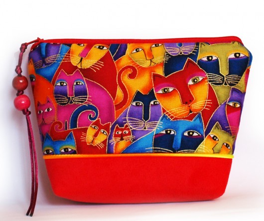 kosmetyczka - koty Laurel Burch - czerwona MOONAXA
