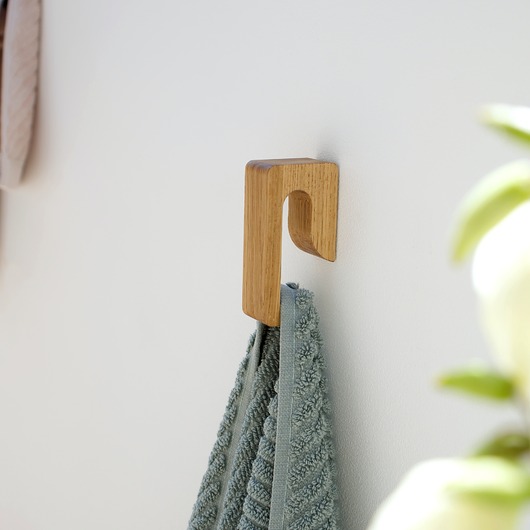wieszaki Dębowy wieszak haczyk na ręczniki (wersja samoprzylepna oraz na kołek)