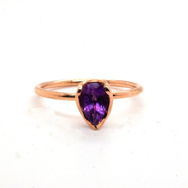 pierścionki złote Pierścionek Z Ametystem W Kształcie Łezki i Sercem Złoto pr. 585