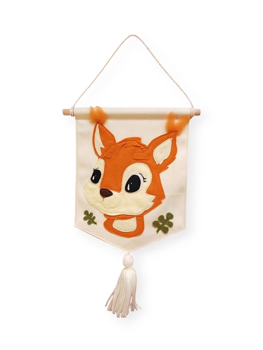 obrazy i plakaty do pokoju dziecięcego Flaga handmade z wiewiórką , leśna dekoracja do pokoju dziecka