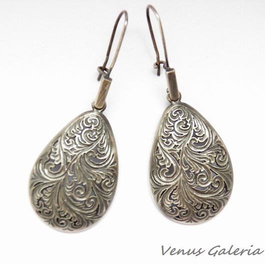 Ornamentowe łezki - kolczyki srebrne VENUS GALERIA