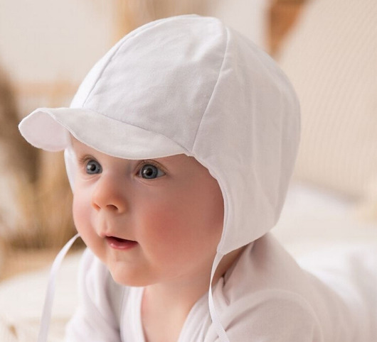 szatki, ubranie na chrzest Biała czapeczka niemowlęca pilotka