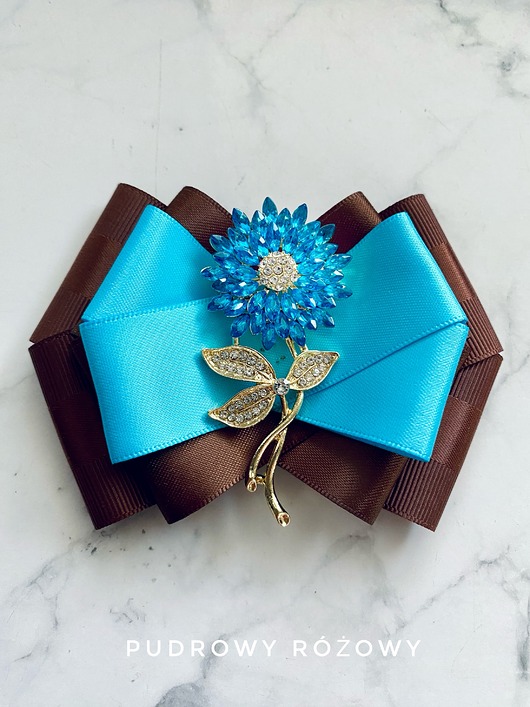 broszki Brosza z błękitnym Kwiatem z kryształków Nowość