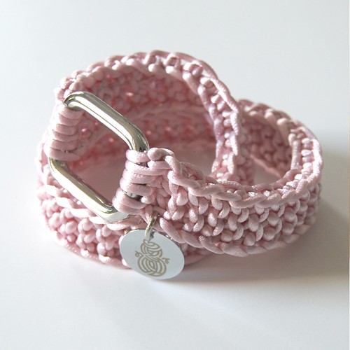 Knitted Bracelet. Satynowa podwójna Powder Pink Roboty Ręczne