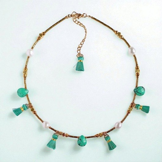 chokery Choker wakacyjny : morska zieleń: perły, hematyt, howlit, chwosty