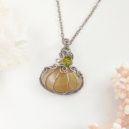 wisiory Naszyjnik Dynia Kwarc Rutylowy stal chirurgiczna wisiorek handmade wirewrapping