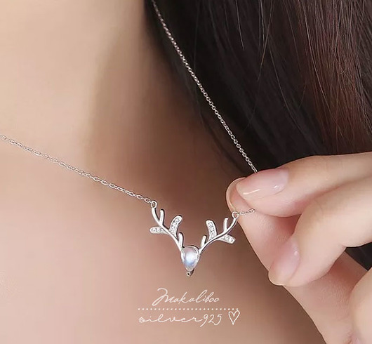 wisiory Renifer -kamień księżycowy