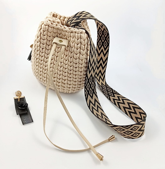 torby na ramię Torebka Peonia Craftbags typu worek - beżowa z ozdobnym paskiem