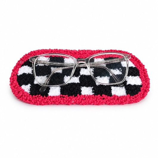 akcesoria różne Podkładka pod okulary szachownica  punch needle