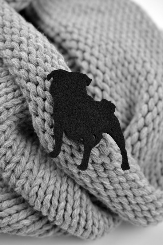 pies Mops Tofik felt label