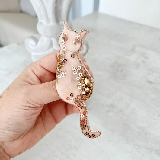 broszki Broszka KOT 12 ręcznie haftowana przypinka kotek