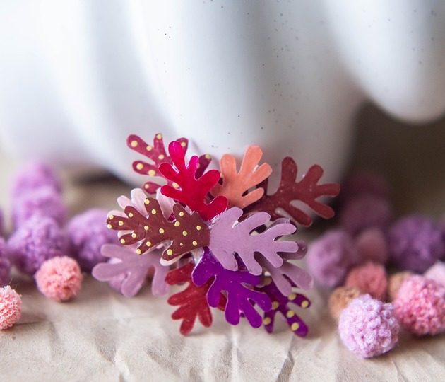 broszki Pin kształty jesienne bordowe listki