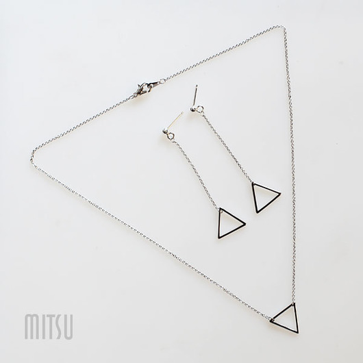 Kolczyki Slim Triangle v Silver Mitsu
