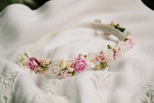 Opaska delikatny wianuszek z małych kwiatów FairyBows