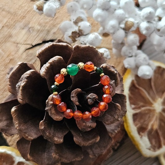 pierścionki elastyczne Elastyczny pierścionek z jadeitem i szmaragdem Nilu