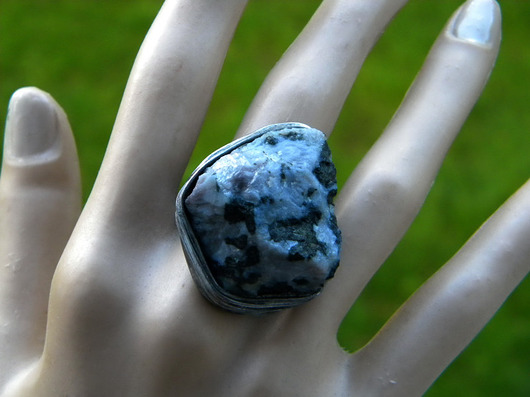 gabbro indigo  - pierścień Beata Trotter