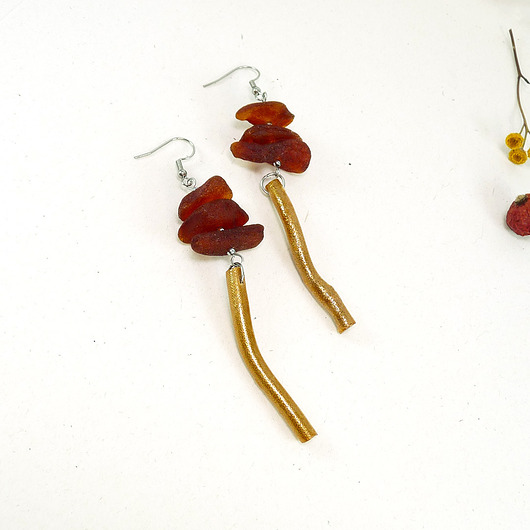 kolczyki z żywicy Bursztyn i złoty koral długie kolczyki