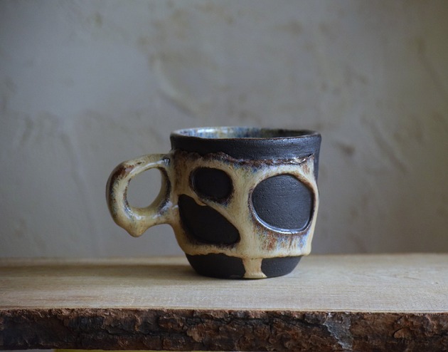 kubki OTULANiE_kubek ceramiczny_kremowa czerń