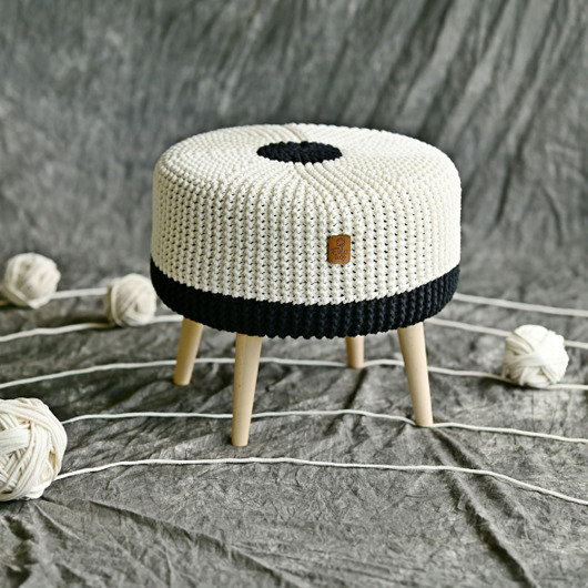 pufy do siedzenia Puf Footstool na nóżkach 45x42 cm